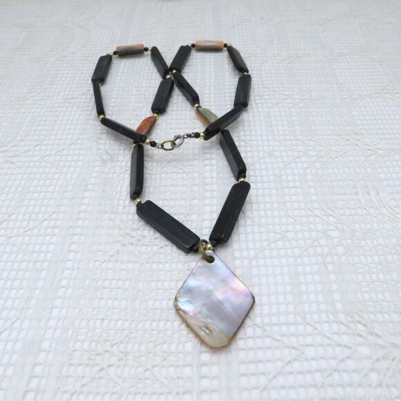 Vintage Necklace w/ Black and Paui Shell Beads and Paui Shell Pendant 26 inches - Picture 2 of 7